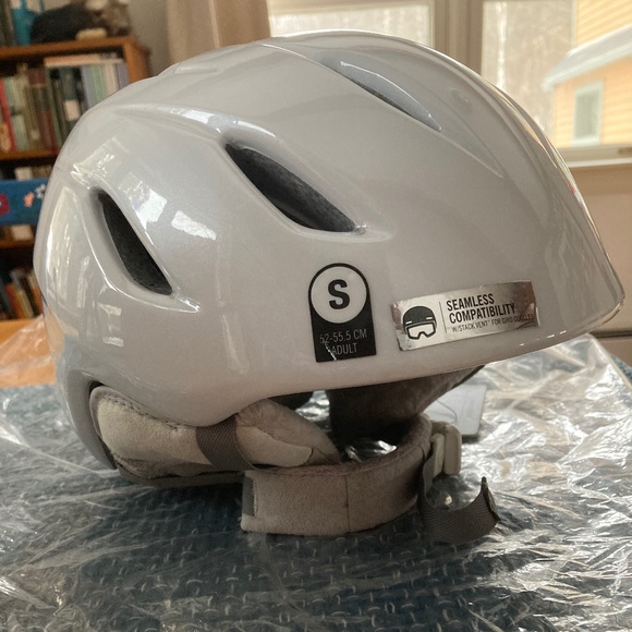Giro ERA Ski Helmet - Picture 2 of 4
